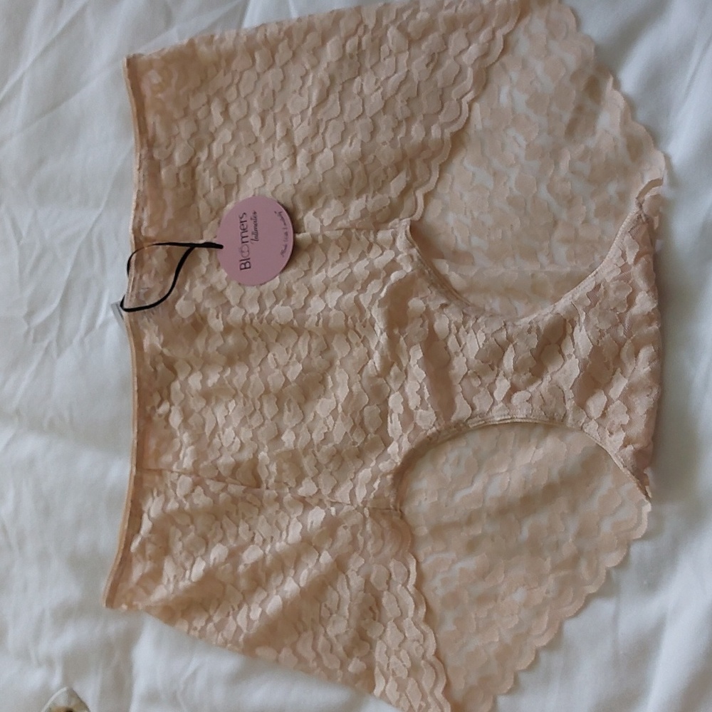 NWT "BLOOMERS" 2XL, lace panties